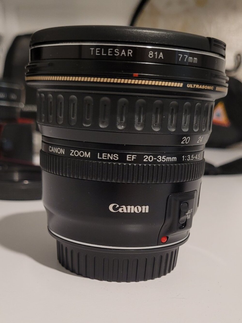 Canon EF 3.5-4.5 / 20-35 USM Zoom Lens